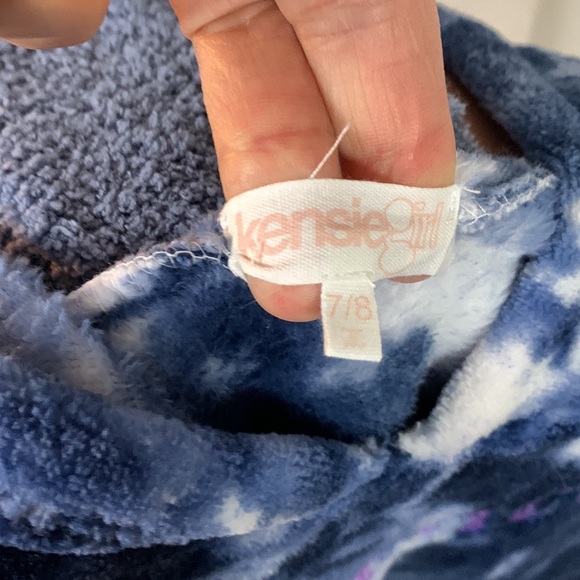 2/$20 Kensie Girl 7/8 Plush Hoodie Socks Set - Picture 5 of 8